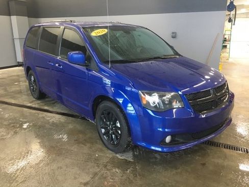 Used 2020 Dodge Grand Caravan SE image 2