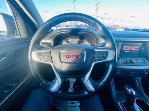 Used 2019 GMC Acadia SLE image 17