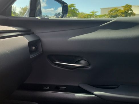 Used 2022 Lexus UX 200 w/ Accessory Package (Z1) FWD image 30