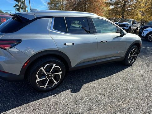 New 2026 Chevrolet Equinox EV LT image 5