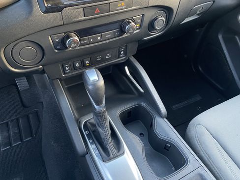 Used 2022 Nissan Frontier SV image 16