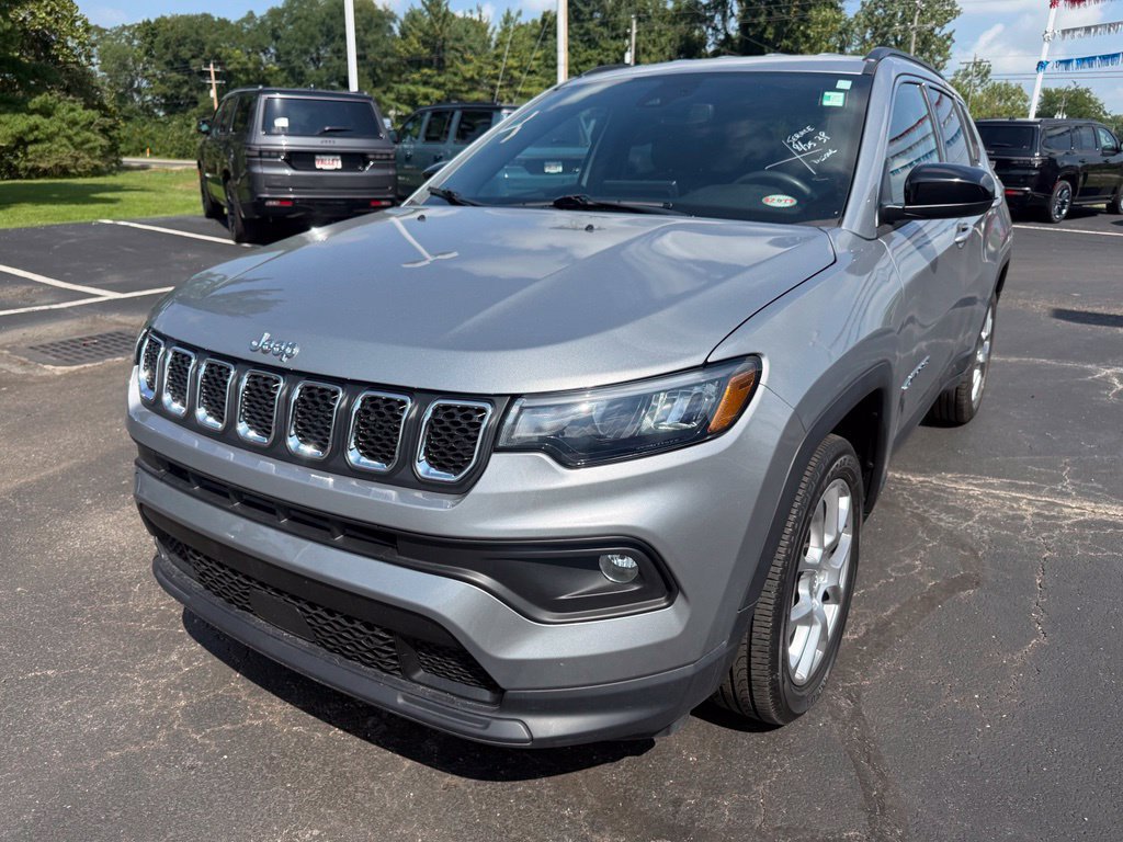 Certified 2024 Jeep Compass Latitude AWD/4WD image 8