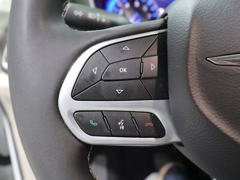 Used 2024 Chrysler Pacifica Touring-L FWD image 36