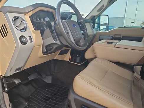 Used 2015 Ford F250 Lariat image 9