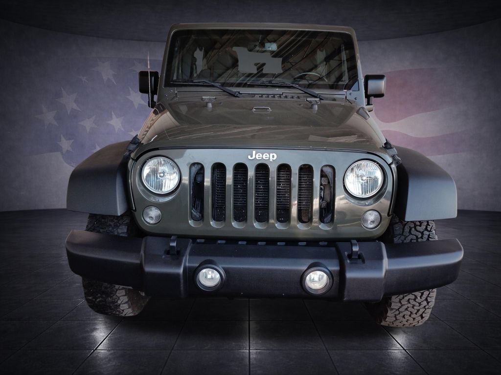 Used 2015 Jeep Wrangler Unlimited Rubicon w/ Connectivity Group AWD/4WD image 8