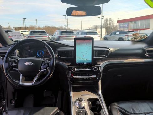 Used 2021 Ford Explorer Platinum w/ Equipment Group 601A image 11