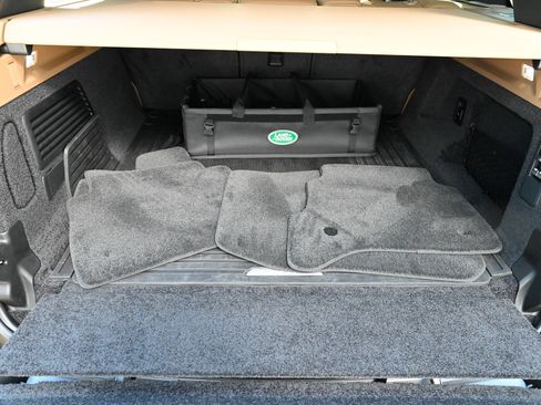 Used 2025 Land Rover Range Rover SE AWD/4WD image 40
