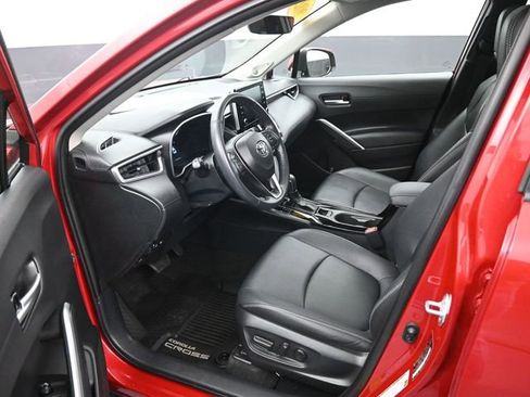 Used 2022 Toyota Corolla Cross XLE w/ Convenience Package image 9