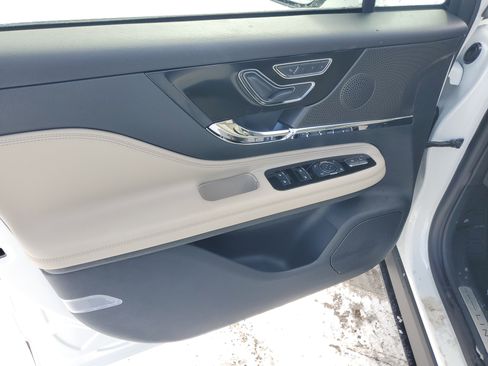 New 2026 Lincoln Corsair Premiere image 8