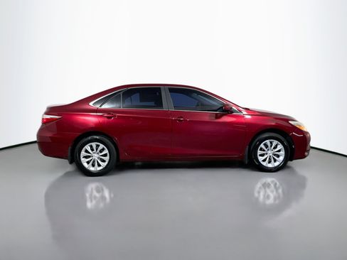 Used 2017 Toyota Camry LE FWD image 3