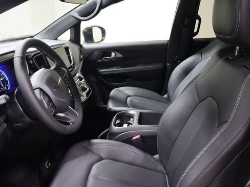 New 2026 Chrysler Voyager LX image 8