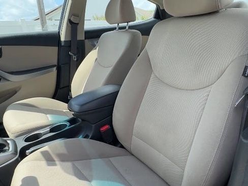 Used 2014 Hyundai Elantra SE w/ Option Group 02 FWD image 11