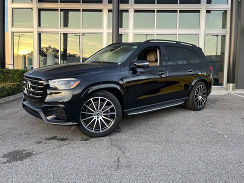 Used 2026 Mercedes-Benz GLS 450 4MATIC image 2