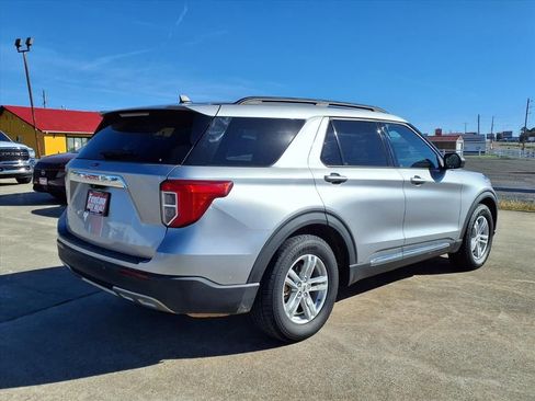 Used 2021 Ford Explorer XLT w/ Equipment Group 202A image 2