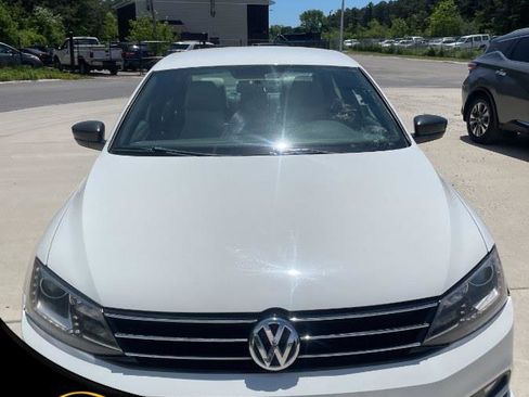 Used 2016 Volkswagen Jetta Sport w/ Lighting Package FWD image 4