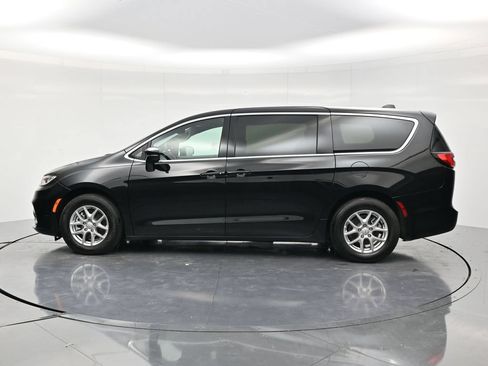 Used 2026 Chrysler Pacifica Select FWD image 8