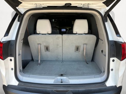 Used 2017 GMC Acadia SLT FWD image 12