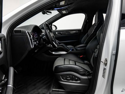 Used 2022 Porsche Cayenne Turbo image 36