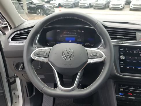 Certified 2023 Volkswagen Tiguan SE FWD image 28
