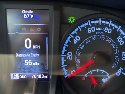 Used 2022 Toyota Tacoma SR w/ SR Convenience Package image 8