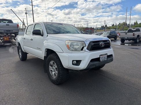 Used 2015 Toyota Tacoma 4x4 Double Cab w/ TRD Off-Road Package image 4