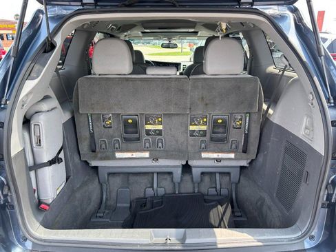 Used 2017 Toyota Sienna XLE Premium FWD image 6