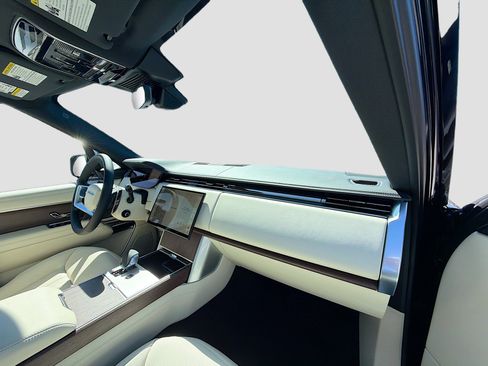 New 2026 Land Rover Range Rover SE image 15