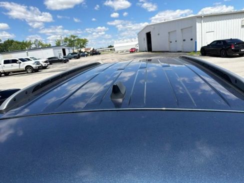 Used 2019 Ford Explorer XLT FWD image 16