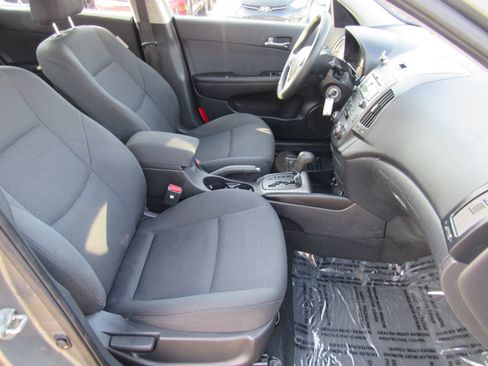 Used 2010 Hyundai Elantra SE w/ Popular Equipment Pkg 2 FWD image 16