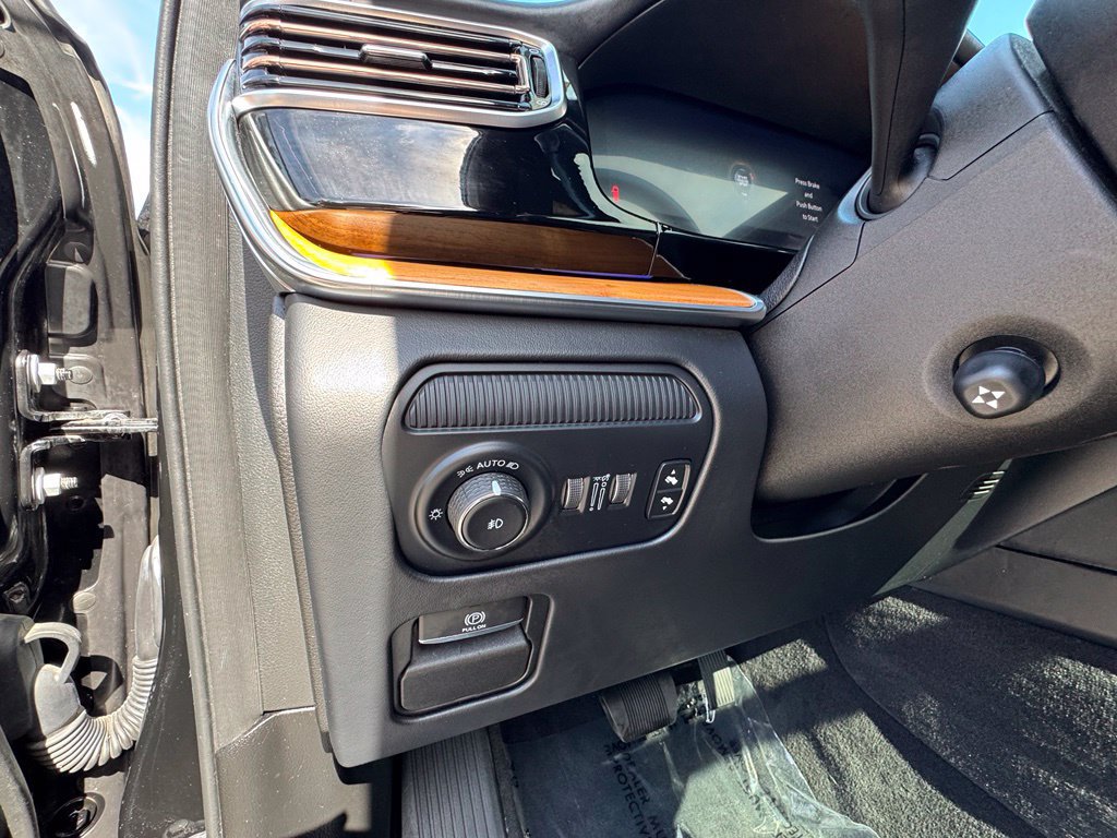 Used 2022 Jeep Grand Wagoneer Series III w/ Rear-Seat Entertainment Group AWD/4WD image 17