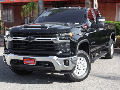 Used 2024 Chevrolet Silverado 2500 LT w/ Convenience Package AWD/4WD image 4