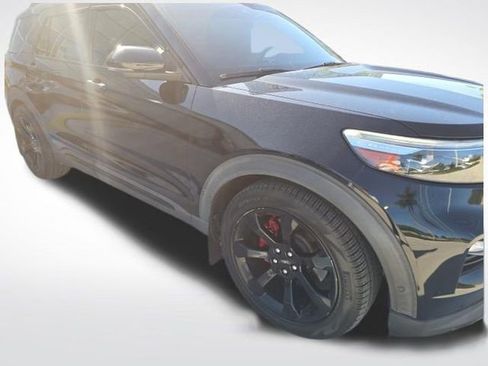Used 2020 Ford Explorer ST w/ ST Street Pack image 6