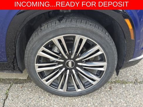 Used 2026 Cadillac Vistiq Premium Luxury AWD/4WD image 17