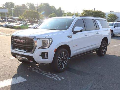 Used 2021 GMC Yukon XL AT4 w/ AT4 Premium Package AWD/4WD image 5