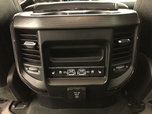 Used 2022 RAM 1500 Limited AWD/4WD image 12