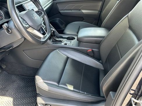 Used 2021 Volkswagen Atlas Cross Sport SE image 9