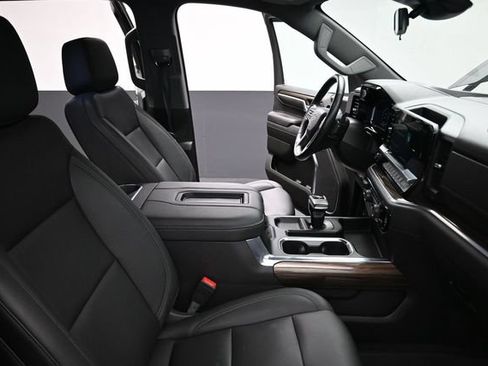 Used 2022 Chevrolet Silverado 1500 LT Trail Boss w/ LT Trail Boss Premium Package AWD/4WD image 18
