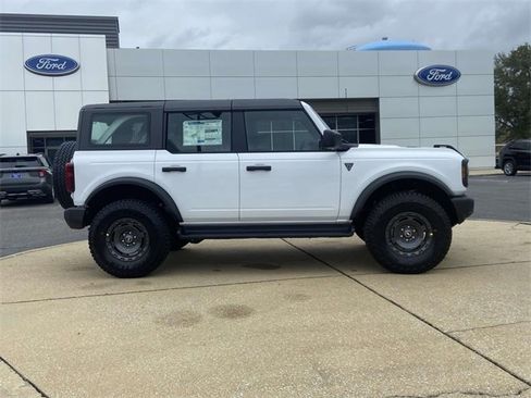 New 2025 Ford Bronco Base w/ Sasquatch Package image 2