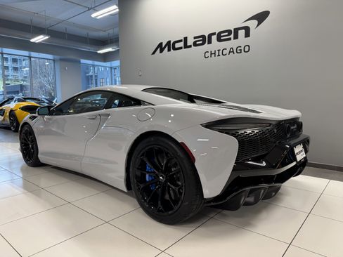 New 2026 McLaren Artura image 3