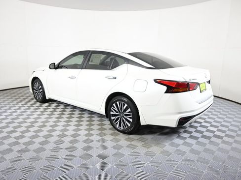 Used 2023 Nissan Altima 2.5 SV image 4