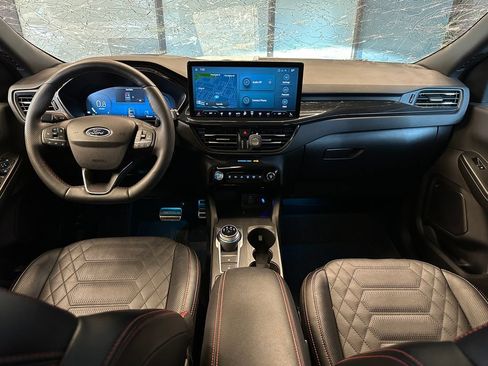 Used 2024 Ford Escape ST-Line Elite w/ Premium Technology Package AWD/4WD image 9