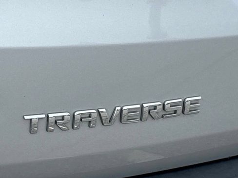 Used 2022 Chevrolet Traverse LS FWD image 8
