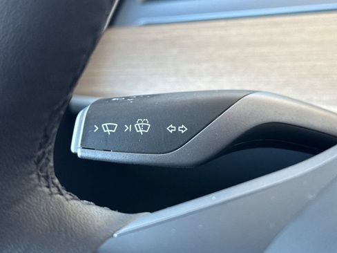 Used 2023 Tesla Model Y Long Range AWD/4WD image 31