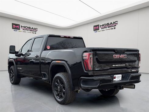 Used 2025 GMC Sierra 2500 AT4 image 5