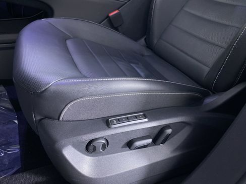 Used 2025 Volkswagen Atlas Cross Sport SEL R-Line image 10