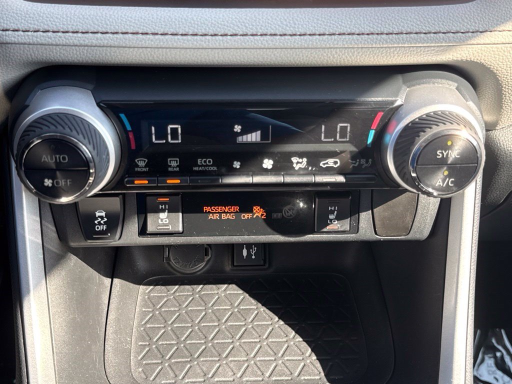 Used 2019 Toyota RAV4 XLE Premium w/ Cold Weather Package AWD/4WD image 32