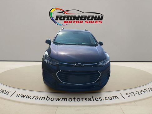 Used 2021 Chevrolet Trax LT w/ Premium Seat Package AWD/4WD image 2