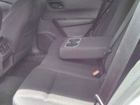 Used 2024 Nissan Rogue S FWD image 6