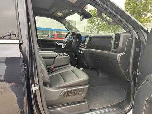 Used 2025 GMC Sierra 1500 SLT image 45