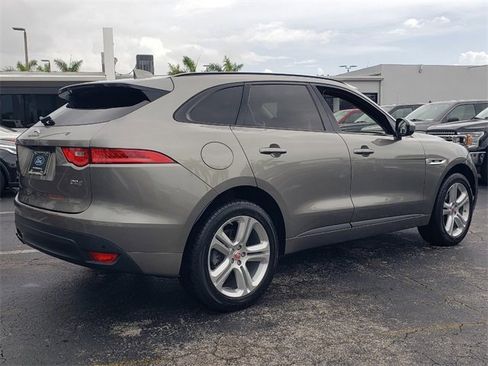 Used 2018 Jaguar F-PACE R-Sport image 12